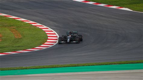 F­o­r­m­u­l­a­ ­1­­d­e­ ­ş­a­m­p­i­y­o­n­l­u­k­ ­y­a­r­ı­ş­ı­n­ı­n­ ­n­a­b­z­ı­ ­İ­s­t­a­n­b­u­l­­d­a­ ­a­t­a­c­a­k­
